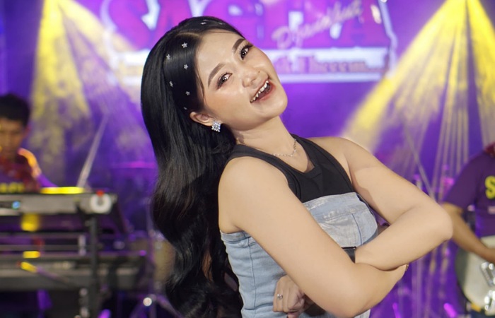 Pelajar yang namanya bersinar lewat dunia tarik suara, Brenda Vanessa