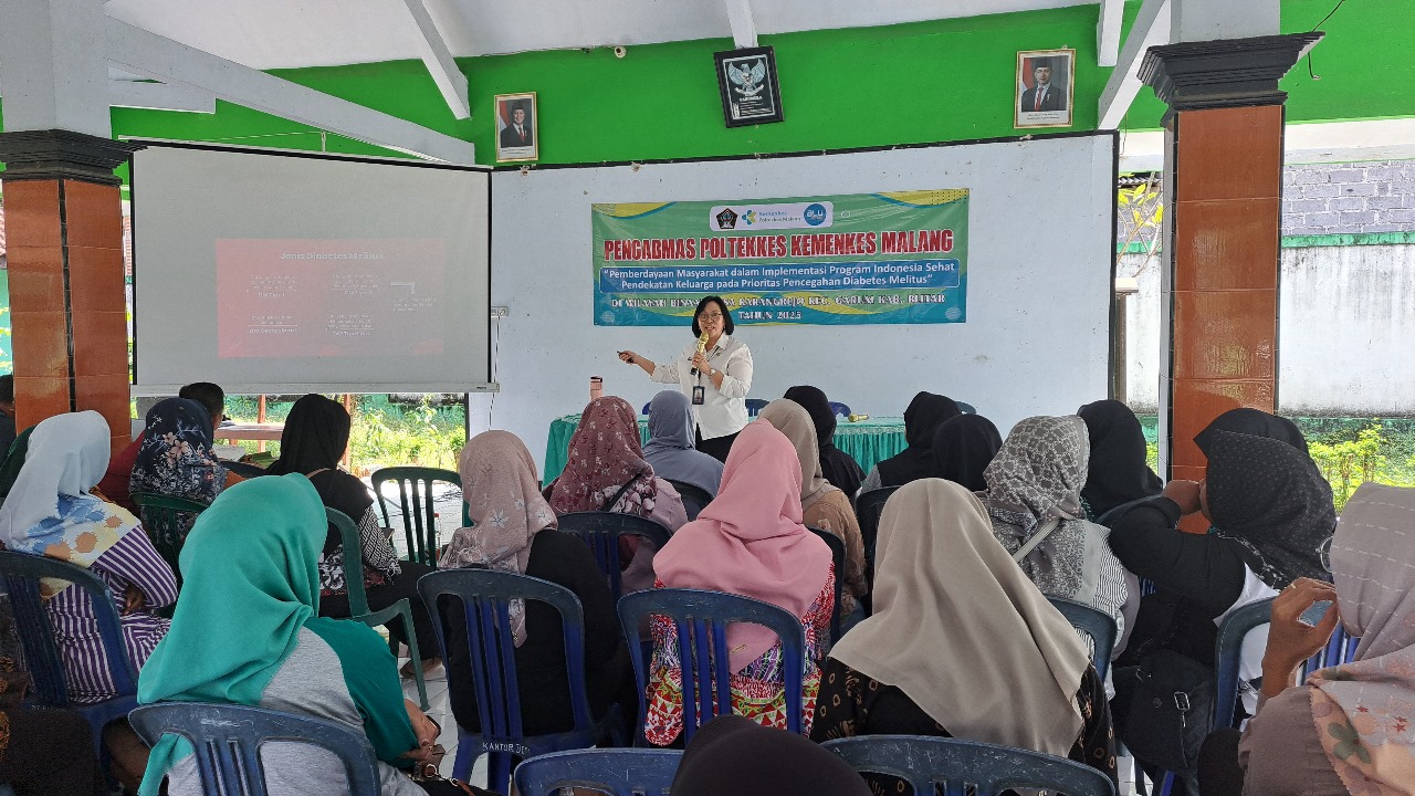 ⁠Polkesma Kampus Blitar Bentuk Kader Keluarga Peduli di Desa Karangrejo Cegah Diabetes