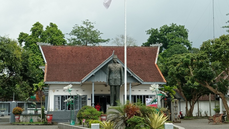 Istana Gebang Blitar (Dikutip dari faktualnews.co)