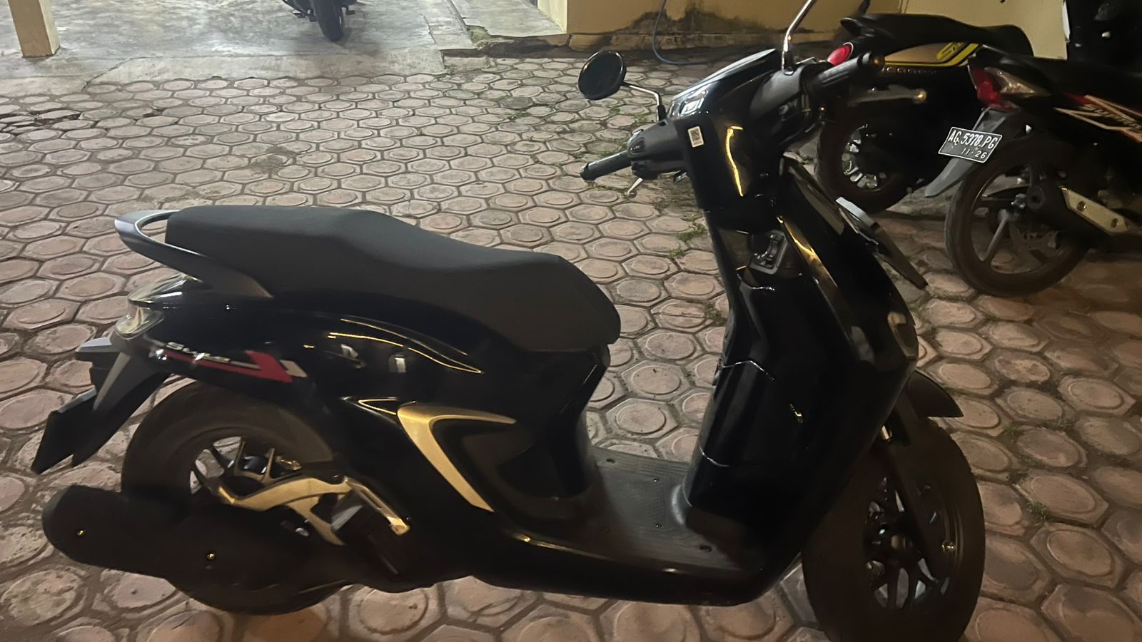 JADI BUKTI: Sepeda motor pelaku begal payudara diamankan polisi.