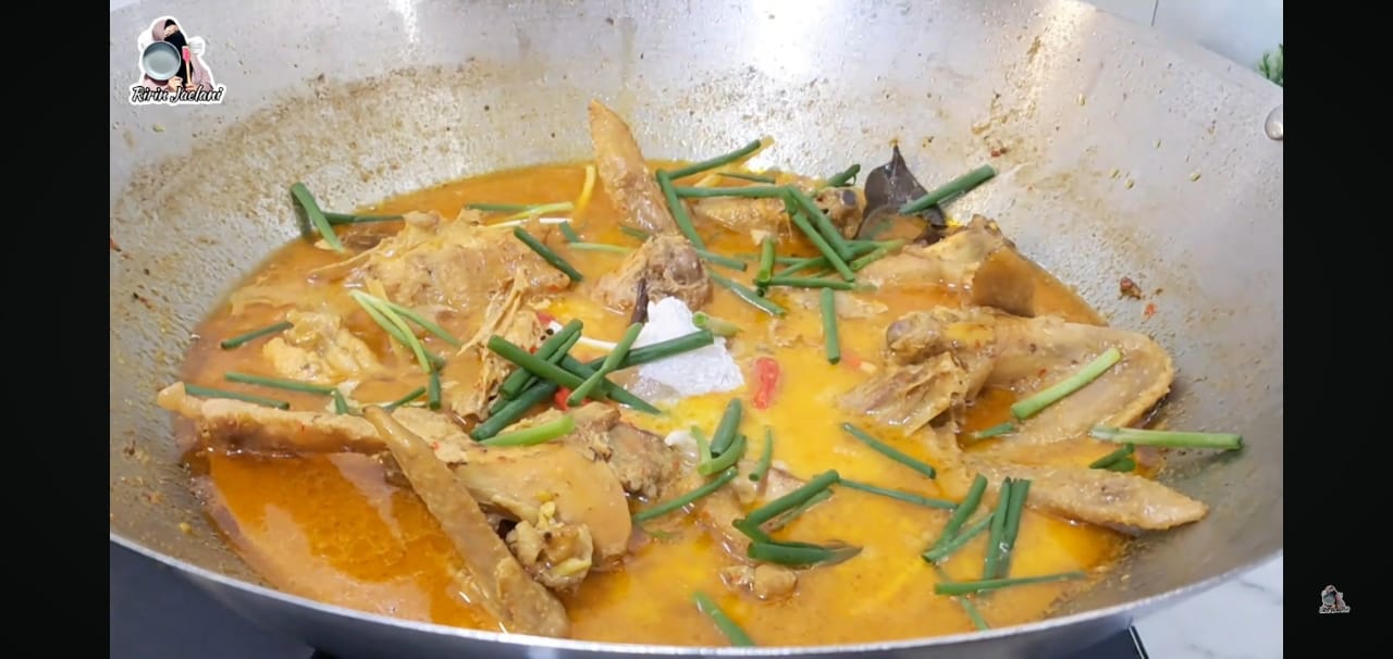 Ayam Lodho: Masakan Empuk yang Butuh 2 Jam Masak, Worth It Banget!
