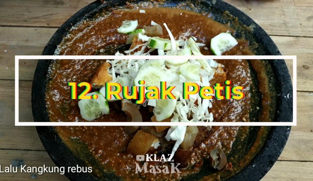 Campuran sayur, tahu, tempe, dan bumbu petis yang lebih ringan dari rujak cingur. Cocok buat kamu yang pengen rasa lebih ringan tapi tetap nendang.