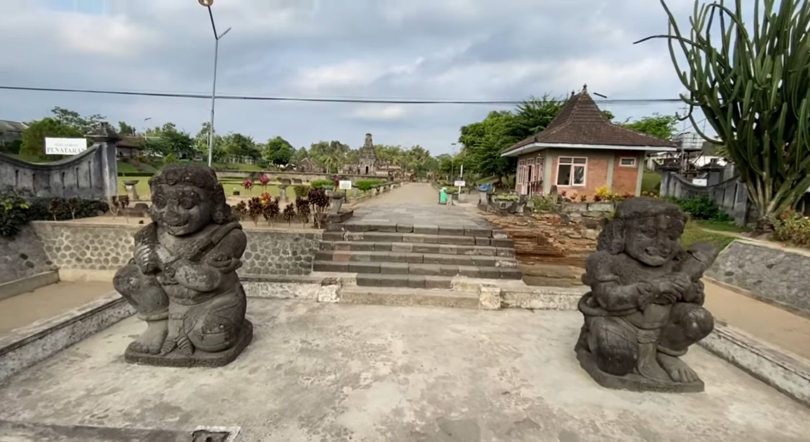 Menelusuri Makna Religius Candi Penataran: Relief Ramayana hingga Air Sakral Petirtaan