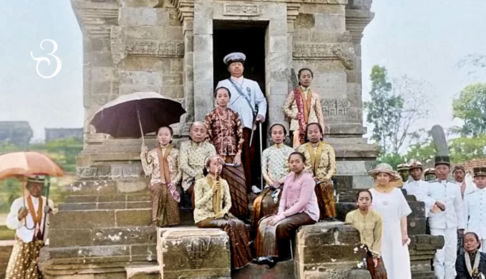 Video dokumenter tahun 1927 memperlihatkan keindahan lanskap agraris Blitar di masa Hindia. Sungai yang jernih, ladang subur, dan aktivitas petani serta ternak menjadi potret kehidupan yang selaras de