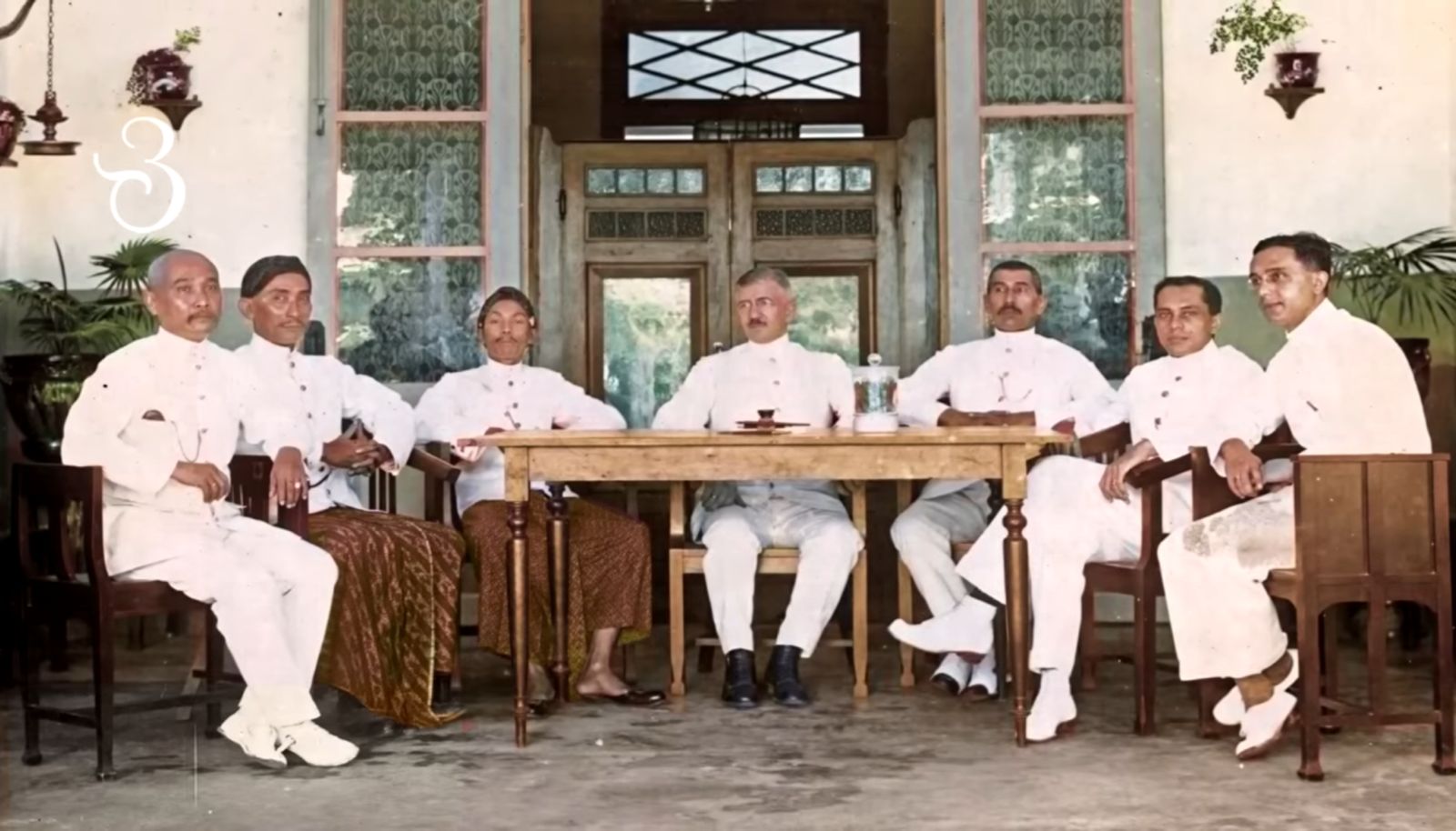 Narasi Sunyi dalam Video 1927: Dari Sowan, Jarwi hingga &lsquo;Eman&rsquo; yang Menggema dalam Sejarah Blitar Hindia