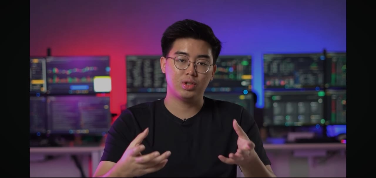 Banyak anak muda di Blitar yang berpikir, untuk sukses dan punya penghasilan besar, harus dapat warisan atau lahir dari keluarga berada. Tapi menurut konten kreator finansial Timothy Ronald