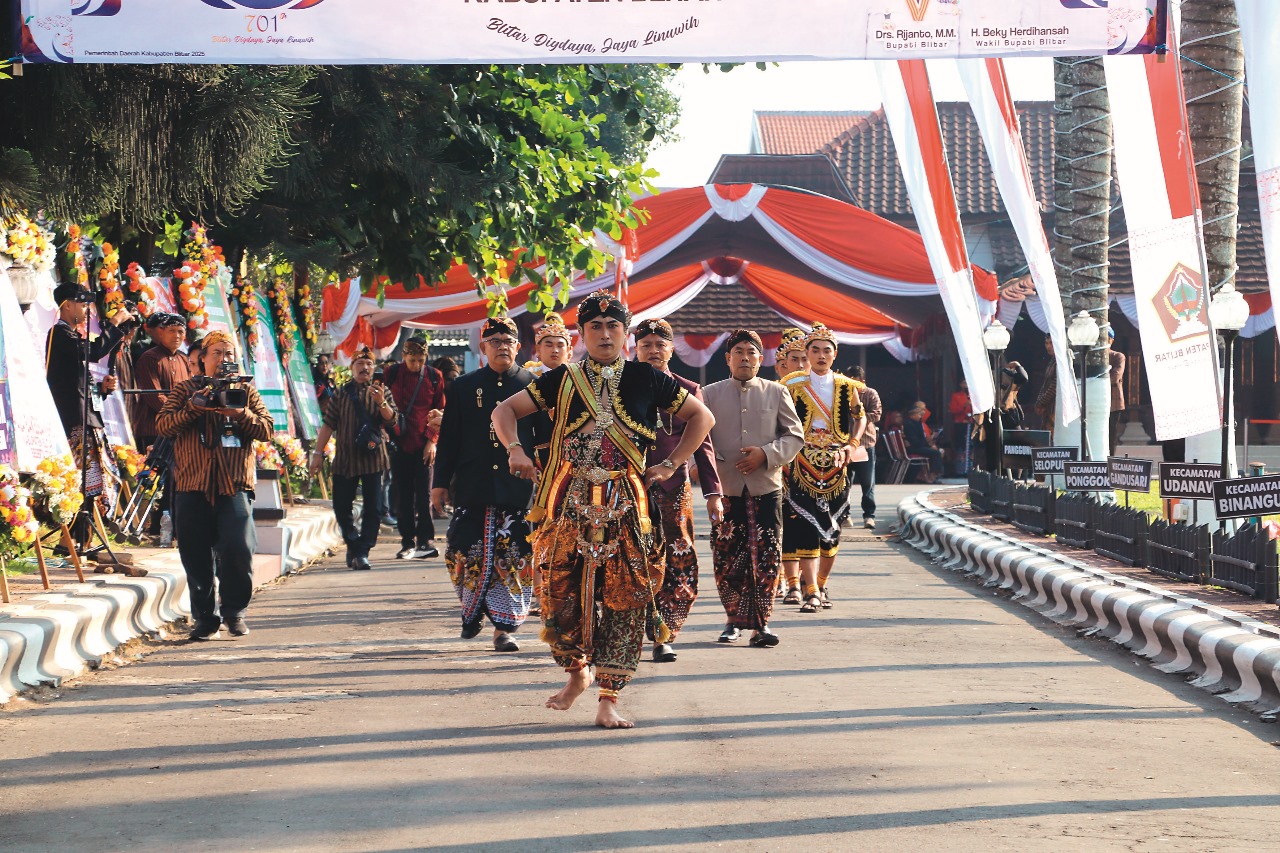 4.200 Orang Hadiri Pisowanan Agung Hari Jadi ke-701 Blitar, Bupati: Inilah Bentuk Kekompakan Warga