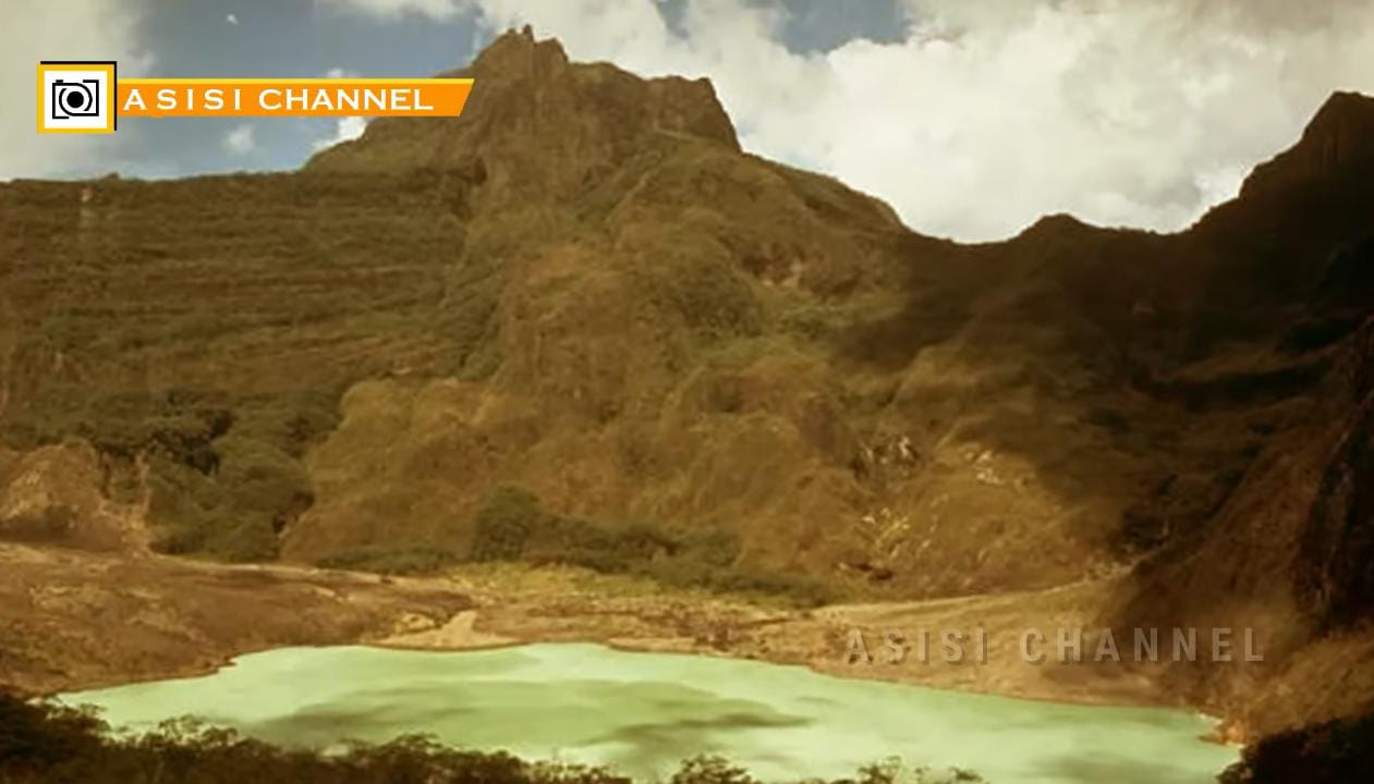 Siapa sangka, di balik megahnya Candi Penataran yang berdiri anggun di Blitar, tersembunyi kisah mistis yang berkaitan erat dengan kedahsyatan Gunung Kelud, Candi terbesar di Jawa Timur