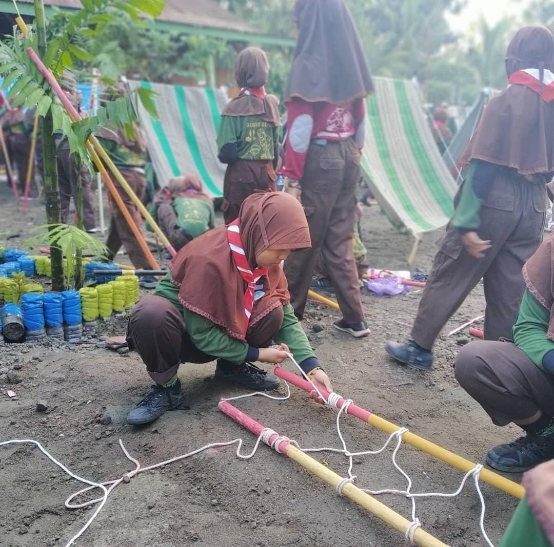 KOMPAK: Anggota ekskul Pramuka MIN 10 Blitar sering kali mengikuti berbagai perlombaan.