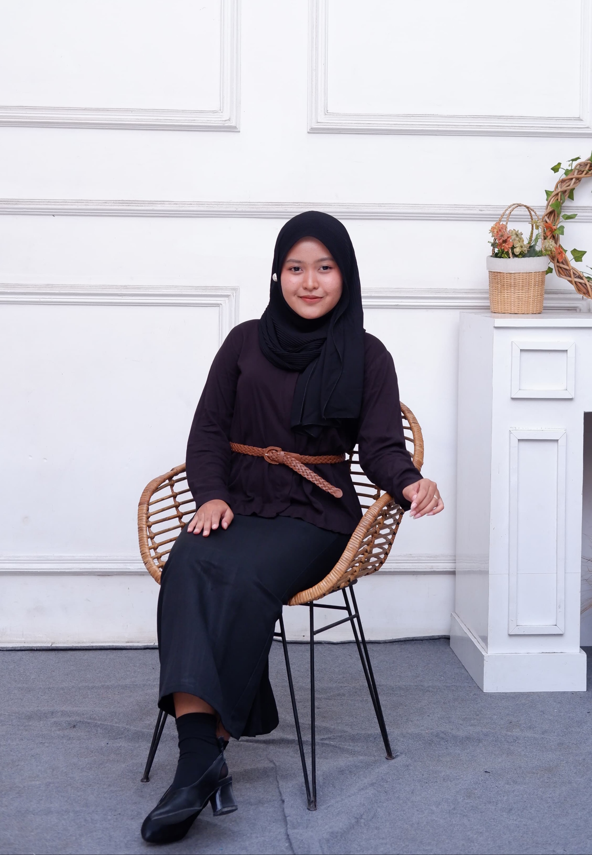 ANGGUN: Cantika Fairish Putri Farhani berpose untuk sesi pemotretan.