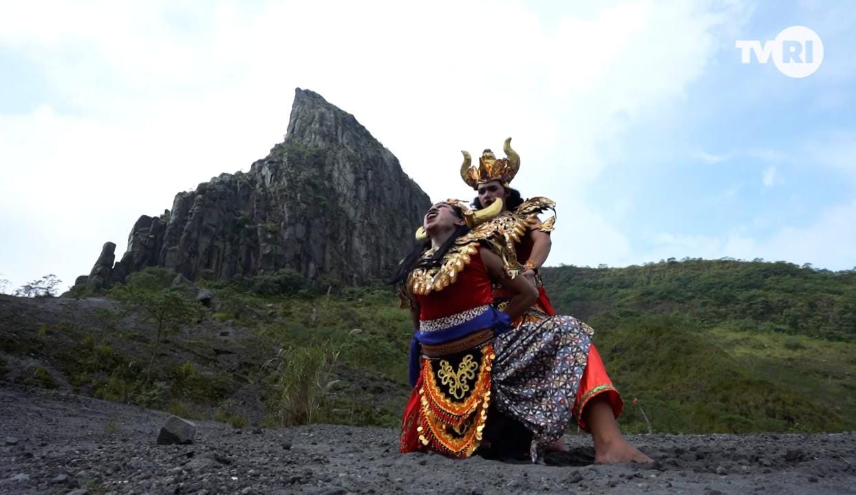 Kisah Dewi Kilisuci masih menjadi legenda yang menggetarkan hati masyarakat Jawa Timur. Cerita ini bukan sekadar romansa, tapi juga persaingan dua ksatria sakti yang mengguncang tiga wilayah.