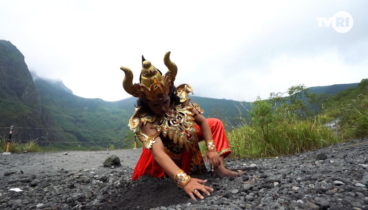 Legenda Dewi Kilisuci tak hanya berbicara soal cinta dan kecantikan. Di balik paras rupawannya, tersimpan kisah penuh intrik yang membuat satu ksatria sakti terkubur hidup-hidup.