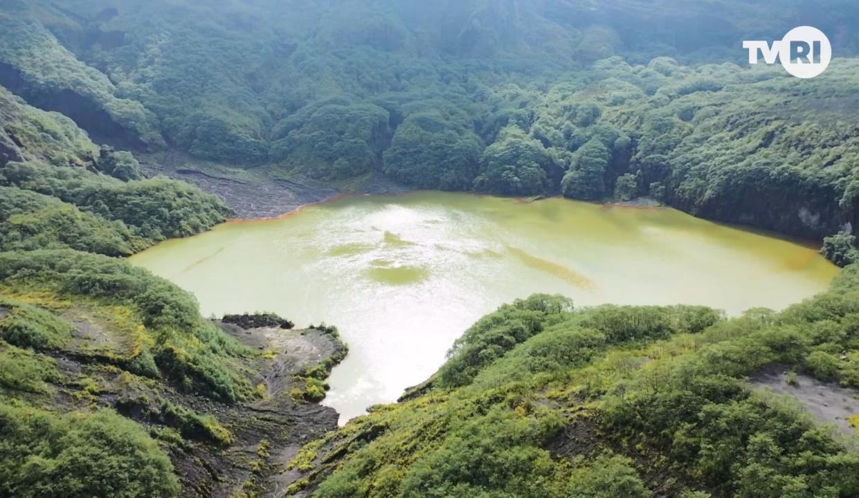 Nama Dewi Kilisuci selalu muncul dalam legenda yang mengiringi kisah Gunung Kelud. Sosoknya menjadi tokoh sentral dalam cerita yang memadukan romansa, intrik, dan dendam.