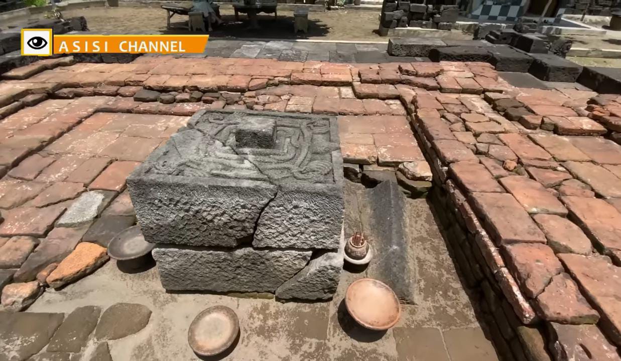 Candi Simping bukan sekadar tumpukan batu tua. Situs bersejarah di Blitar ini menyimpan jejak kejayaan Majapahit lewat artefak-artefak yang sarat makna.