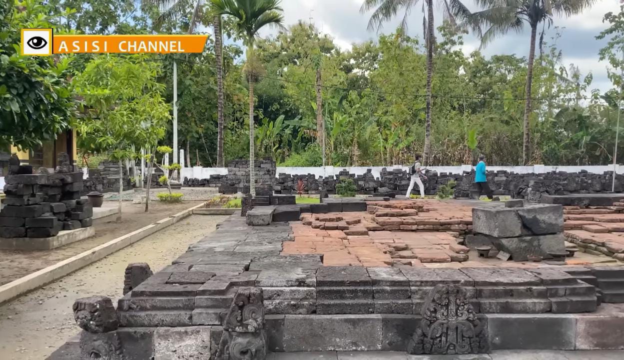 Awal tahun 2021, jagat seni dan sejarah Indonesia sempat dihebohkan kabar mengejutkan. Seorang pelukis terkenal tanah air disebut-sebut menjadi biang kerusakan di Candi Simping