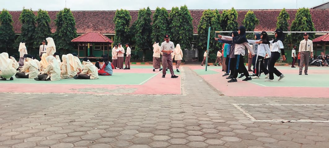 ⁠MAN 1 Blitar Latih Siswa dengan Paskibra untuk Tingkatkan Kedisiplinan