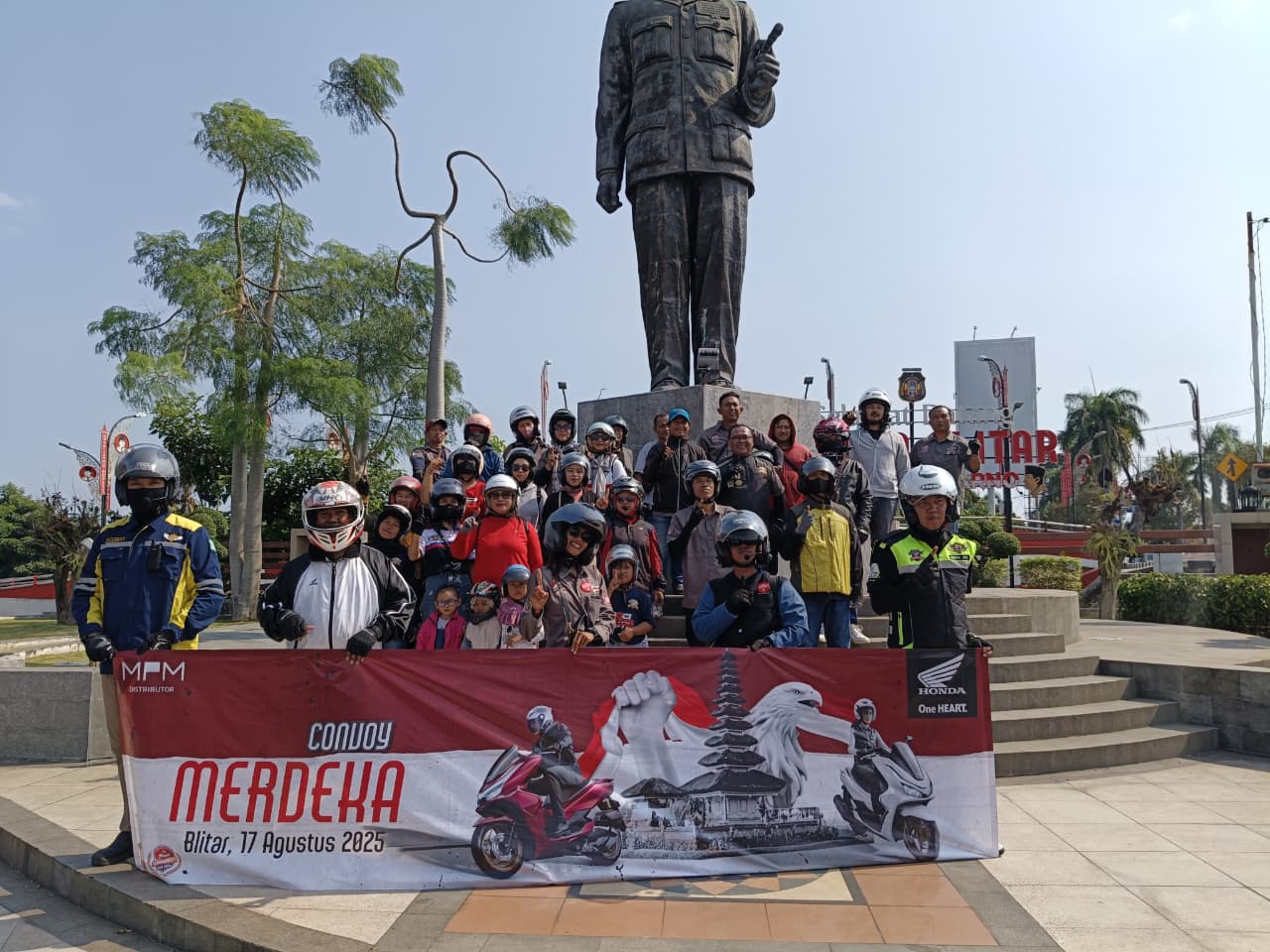 KOMPAK: HPCI Blitar, Malang, Tulungagung dan Pasuruan mengikuti safety riding di Jalan Merdeka Kota Blitar pada Minggu (17/8/2025).