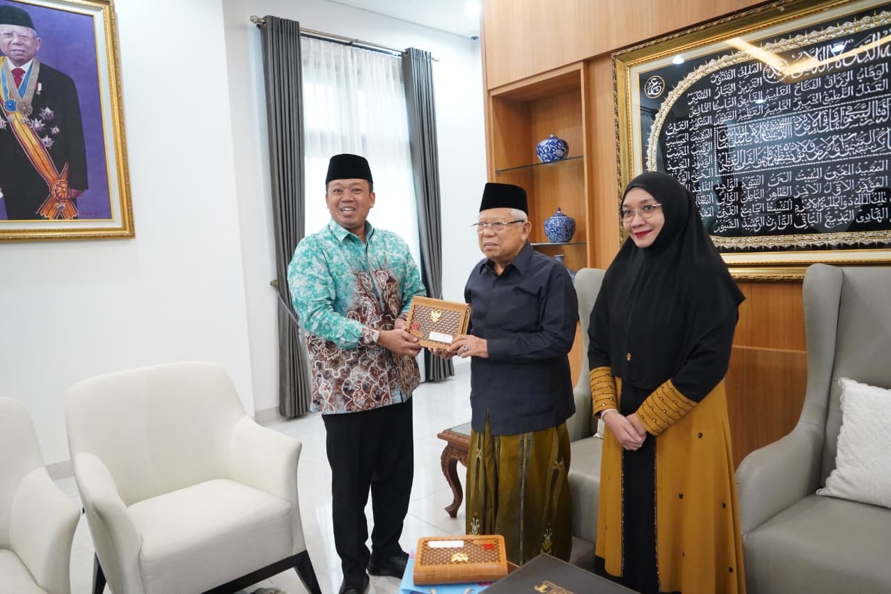 Menteri ATR/BPN Nusron Wahid Antar Undangan HUT ke-80 RI untuk Wapres ke-13 K.H. Ma&rsquo;ruf Amin