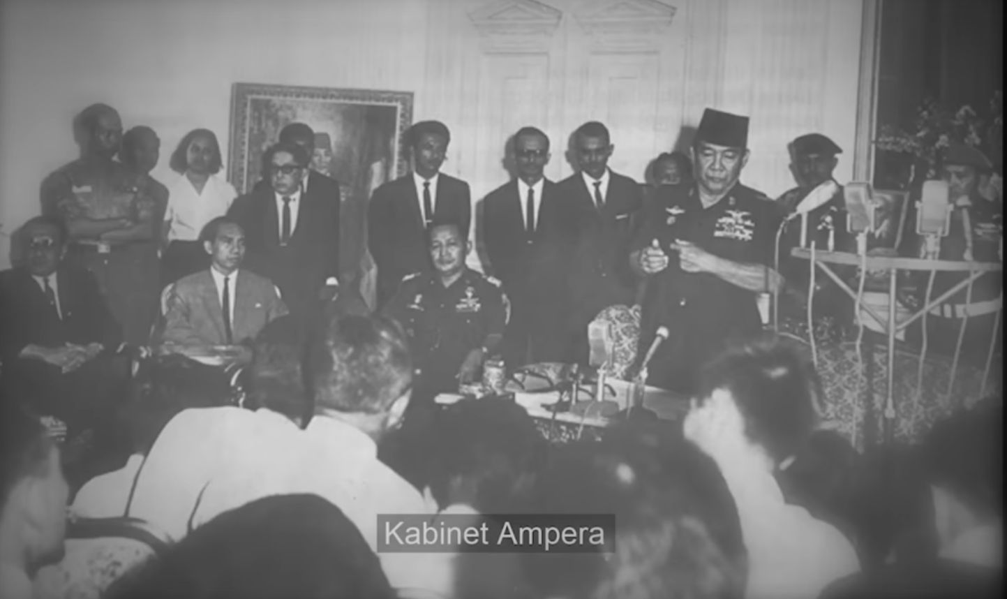 Air Mata Rakyat di Makam Bung Karno: Dari Bunga hingga Segenggam Tanah