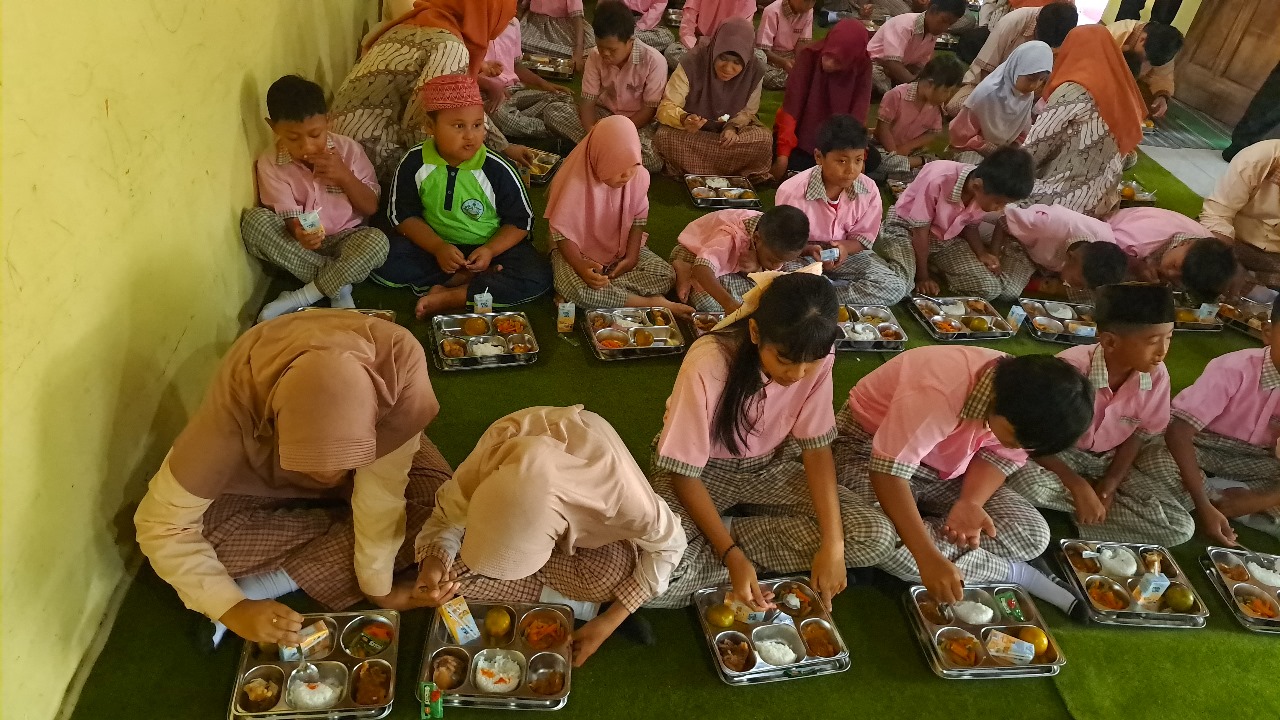 ⁠MBG Mulai Dibagikan di Kabupaten Blitar, Ini Titik-titik Sasarannya