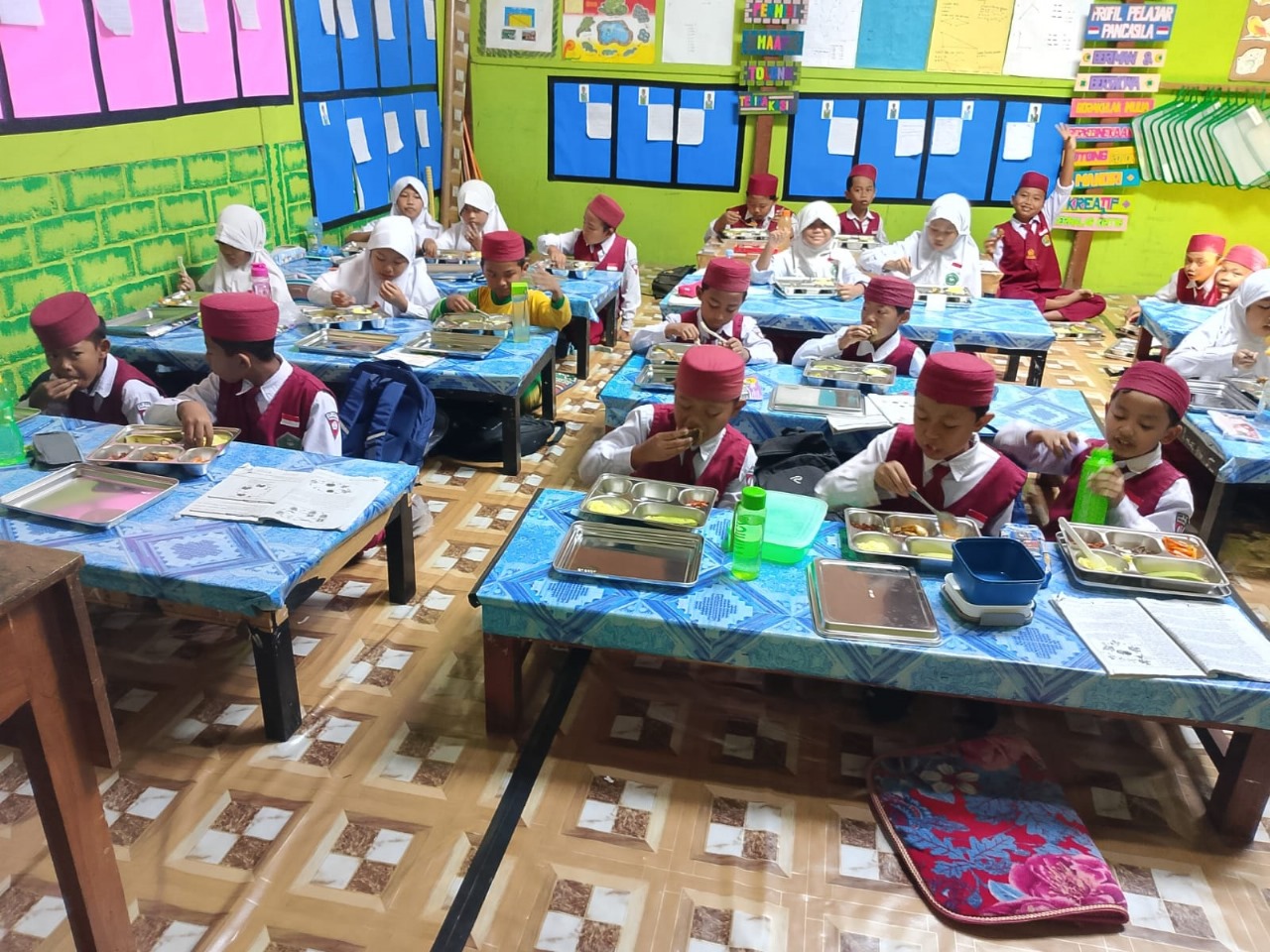 ⁠Lima Madrasah di Gandusari Blitar Dapat Jatah MBG dari SPPG, Ini Perinciannya