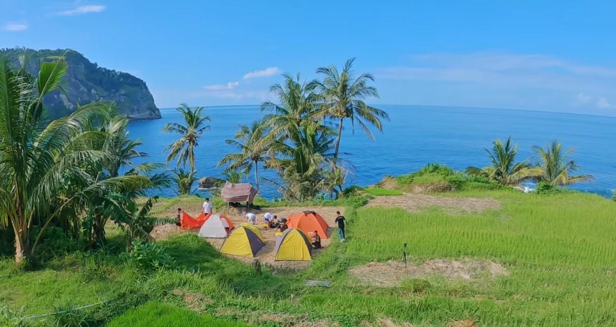 Pantai Pangasan, Hidden Gem Pacitan: Sebelum Viral Bersih, Setelah Viral Harap Tetap Terjaga
