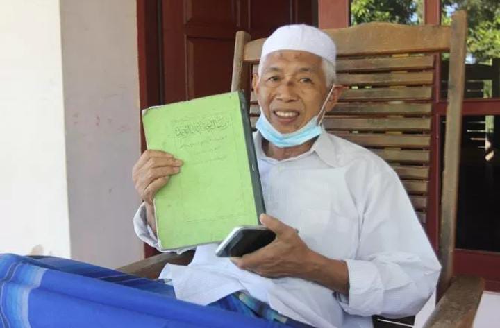 Nama Kiai Soleh Kuningan Blitar begitu melegenda di telinga masyarakat. Ia dikenal sebagai ulama kharismatik yang mendalami ilmu tauhid hingga ke akar terdalam. Tidak hanya hafal Alquran dan hadis.