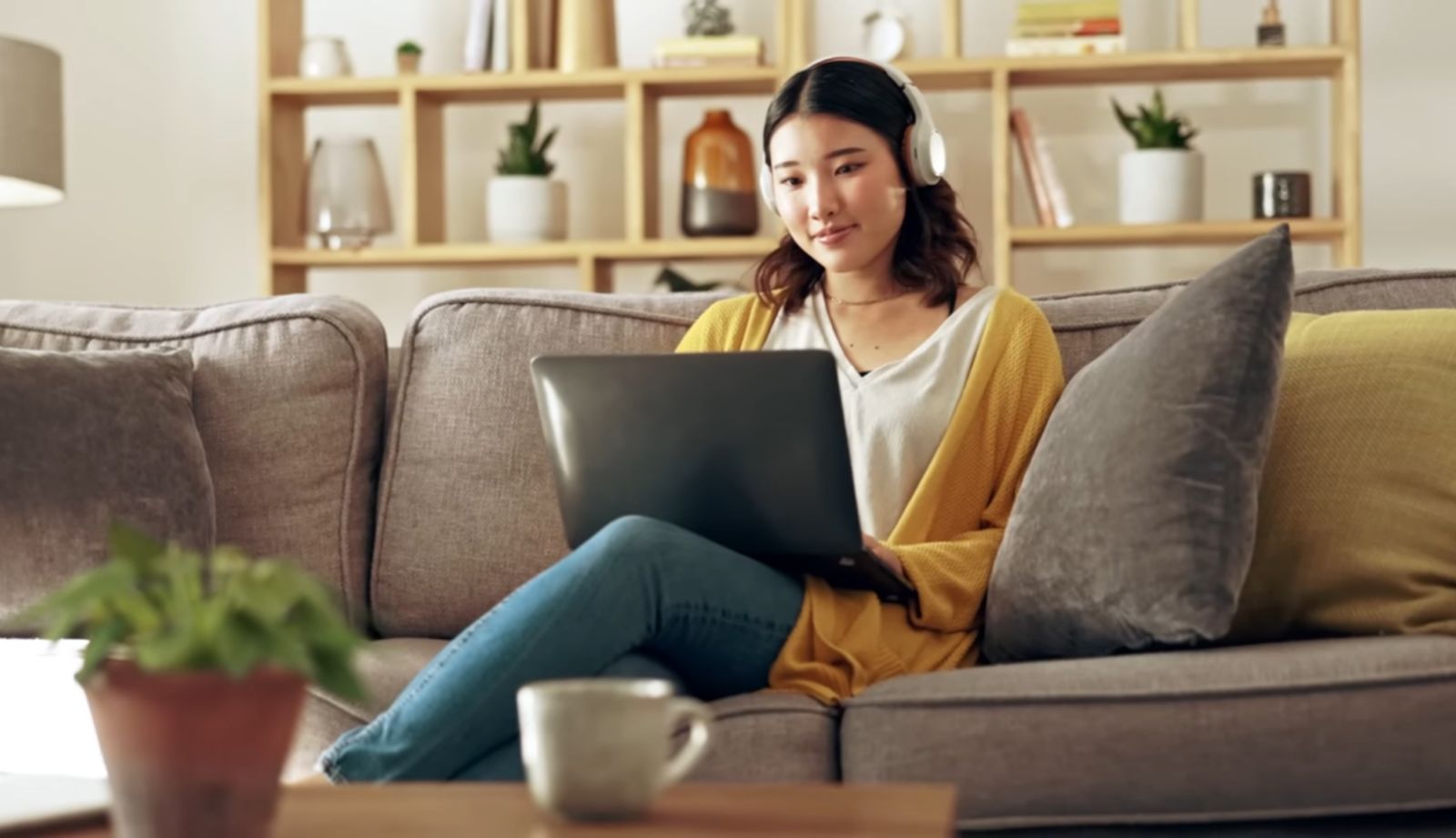 Faceless Media Channel: Ide Pekerjaan 2025 yang Bisa Jadi Cuan 2025 Tanpa Tunjukin Wajah