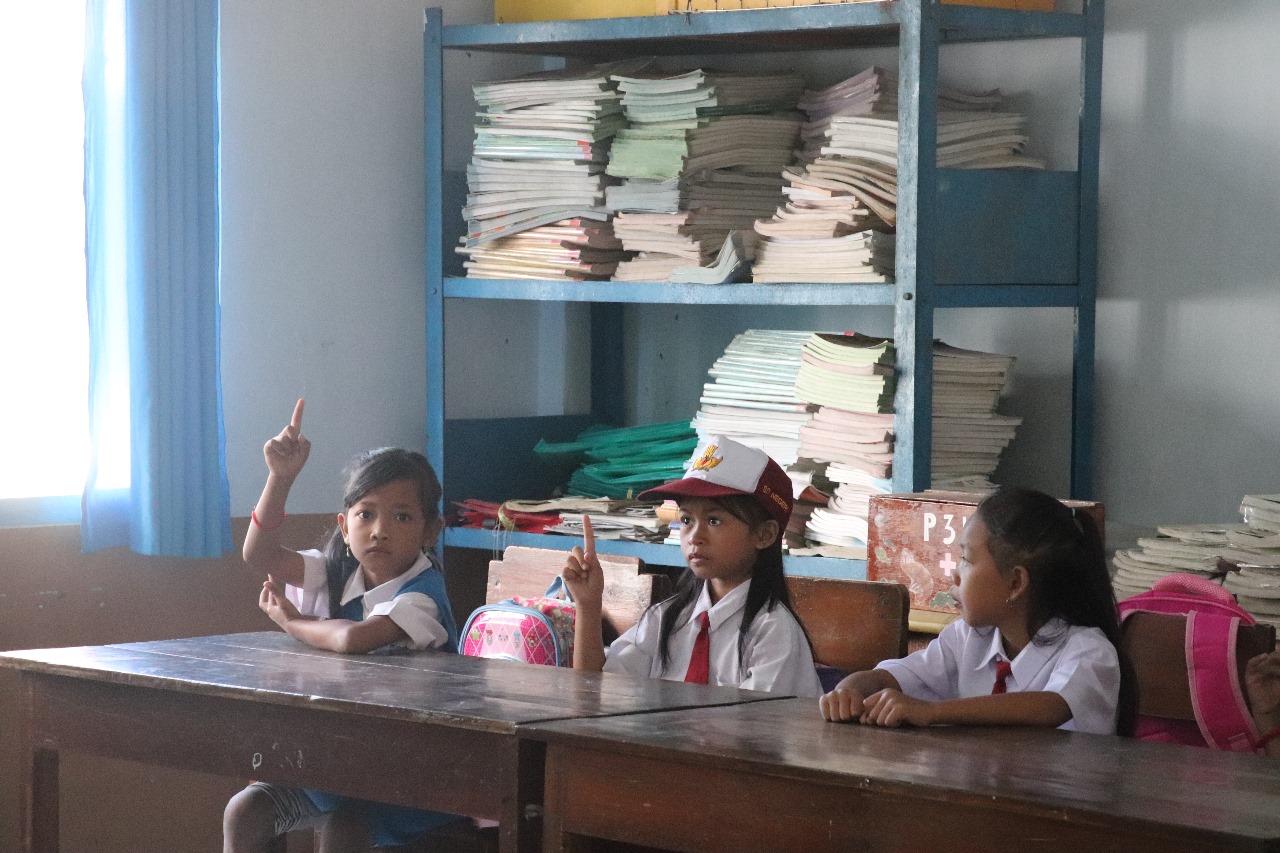 ⁠Dampak Fasilitas Gratis Belum Terealisasi, Wali Murid di Blitar Terpaksa Beli Seragam Sendiri