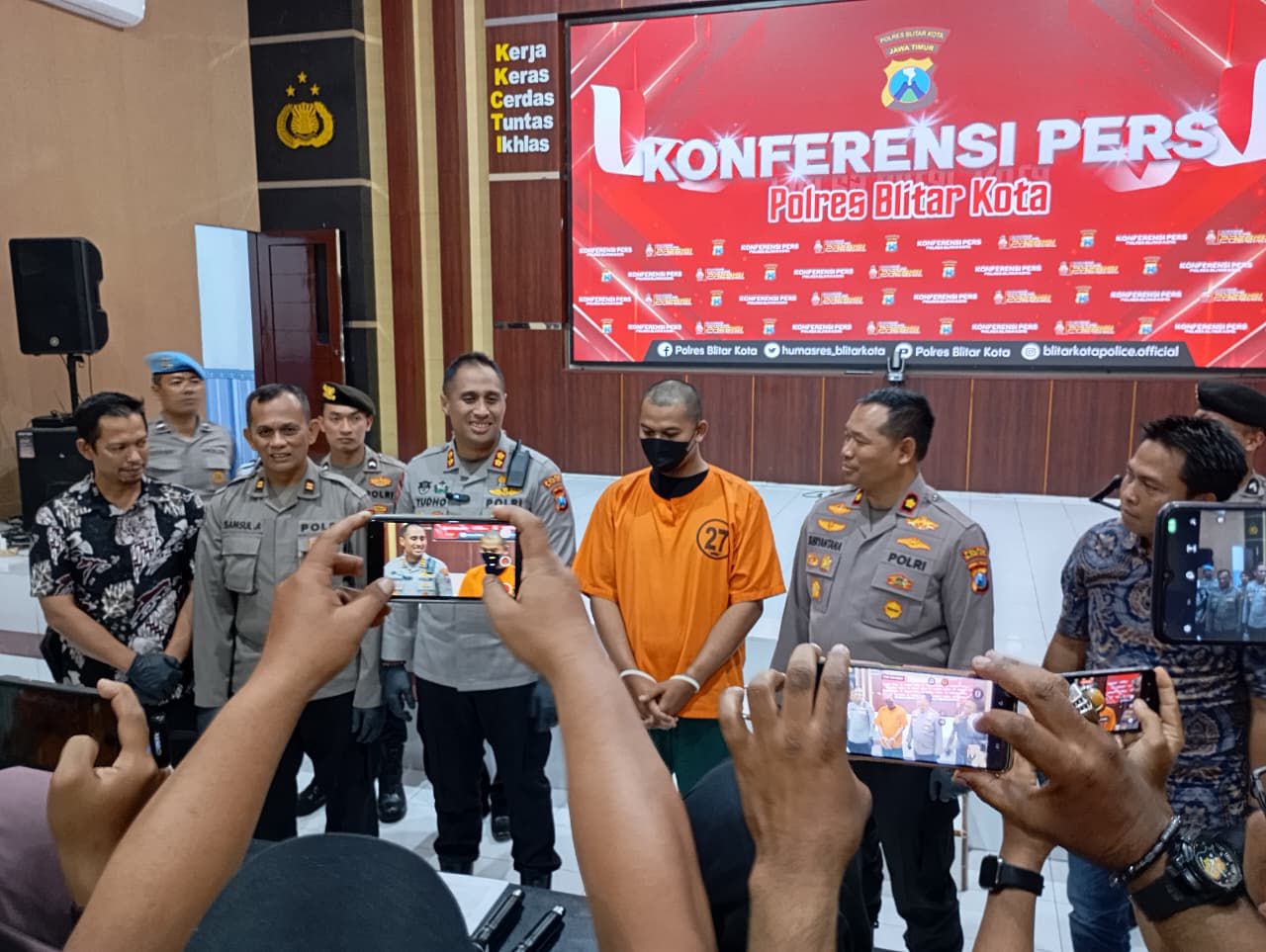 MOTIF ASMARA: Polisi menjelaskan kronologi penganiayaan dan membeberkan sejumlah baramg bukti, Jumat (22/8/2025).