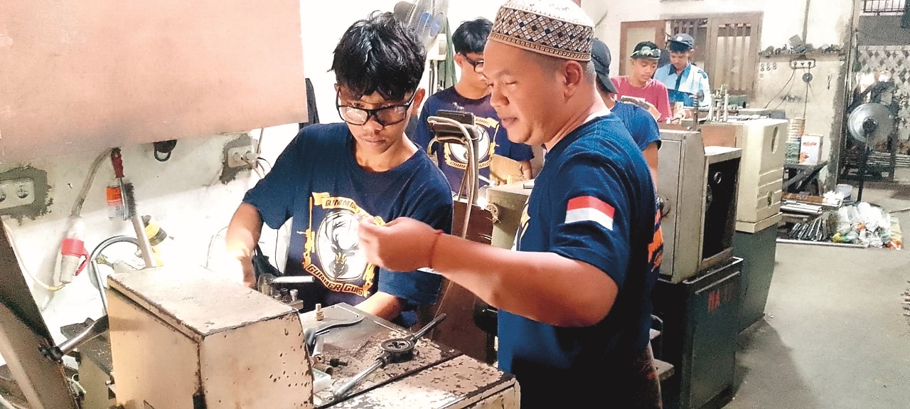 ⁠Menilik Cuan Produksi Senapan Angin di Desa Selokajang Blitar: Kini Jadi Sumber Penghasilan Warga