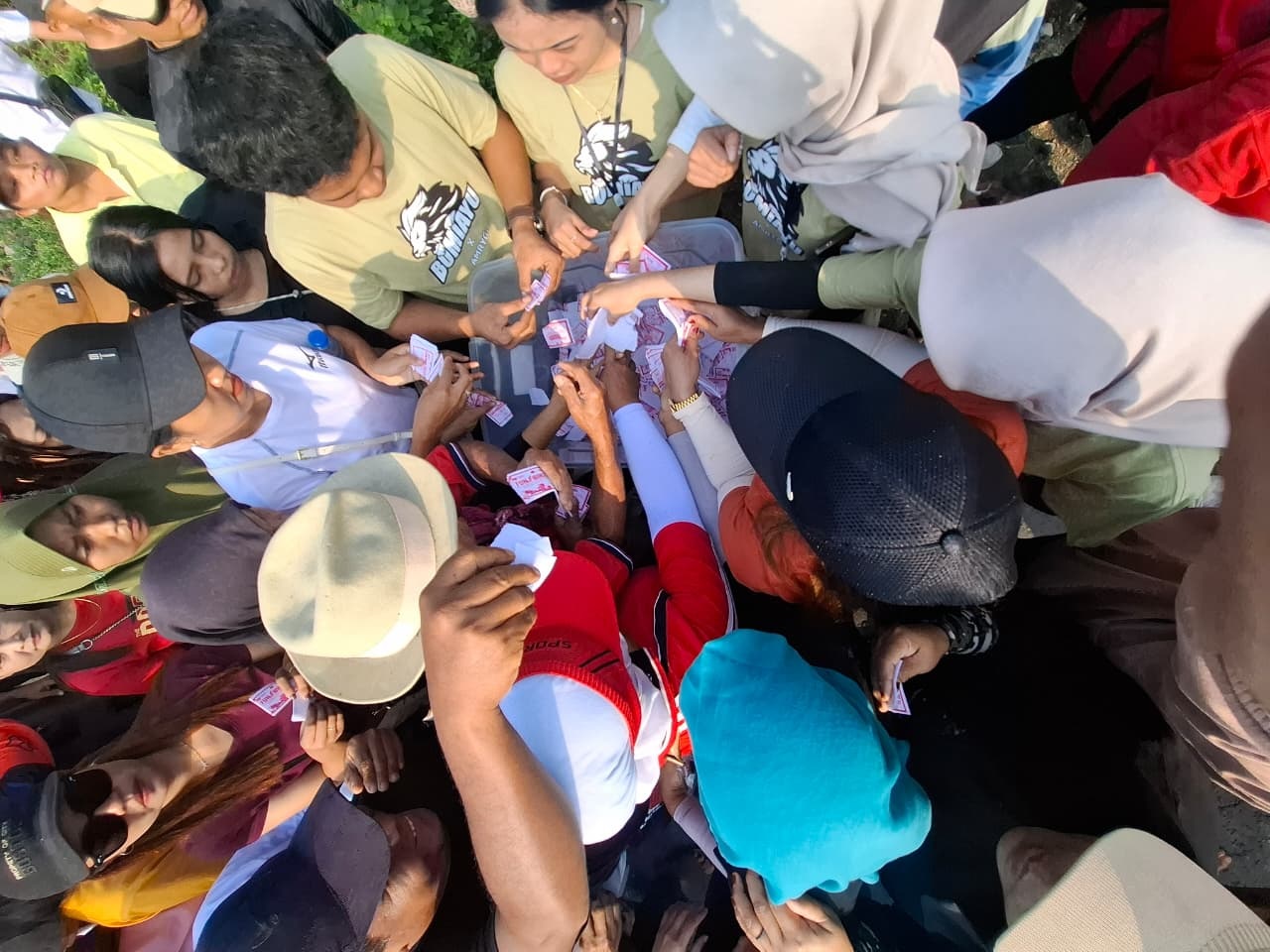 ANTUSIAS: Kemeriahaan puncak perayaan HUT Ke-80 Kemerdekaan Republik Indonesia di Desa Bumiayu, Kecamatan Panggungrejo, Kabupaten Blitar.