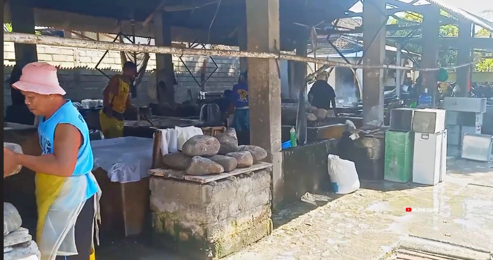 Suasana Unik di Pabrik Tahu Kampung Penghasil Tahu di Kota Blitar: Kerja Serius Bercampur Joget-Joget