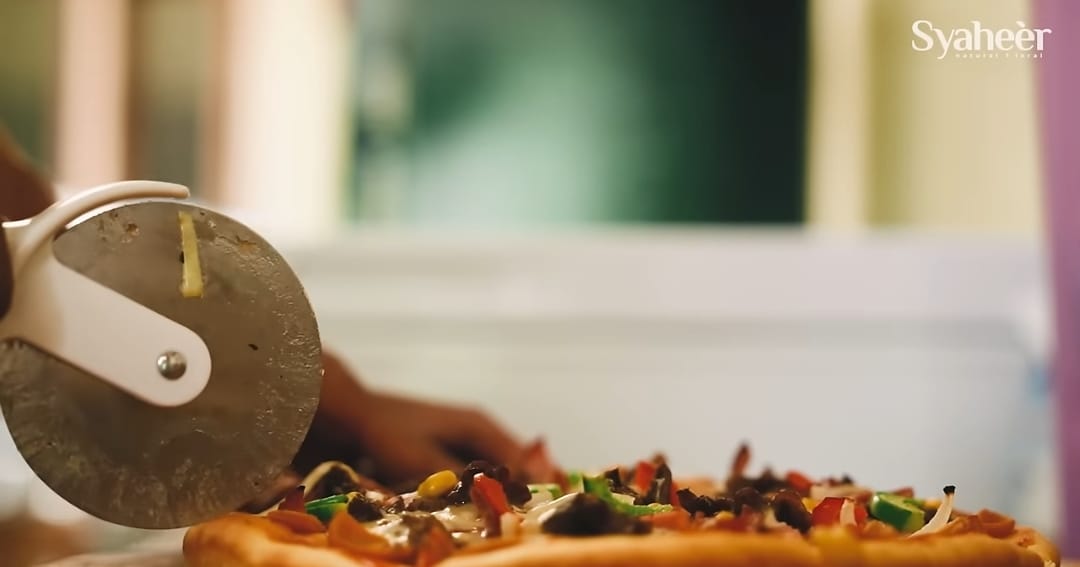 Peternak Sapi Blitar Kembangkan Bisnis &ldquo;Pizza Jowo&rdquo; dari Resep Sang Istri
