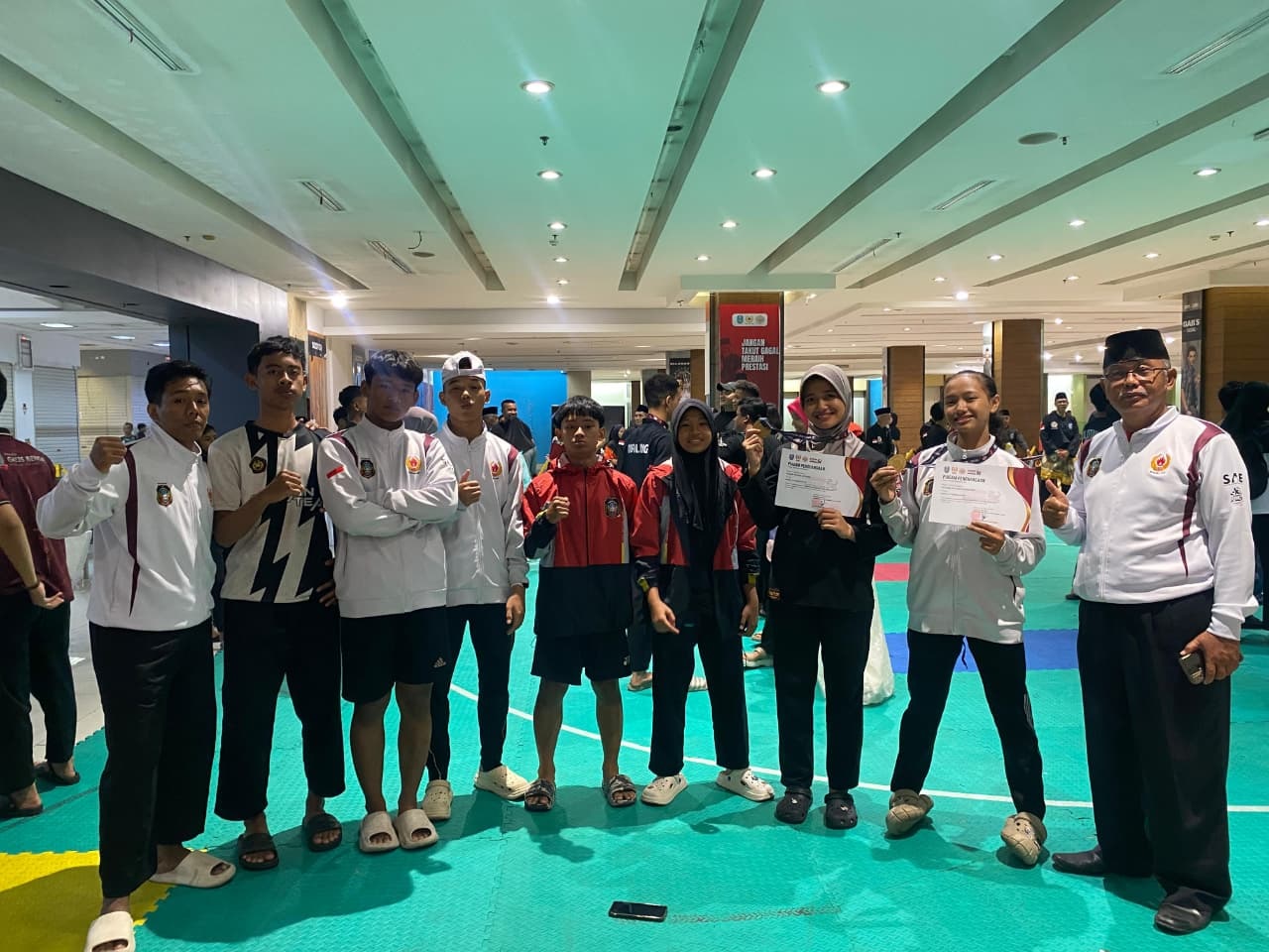 HEBAT: Dua atlet silat Kota Blitar sukses di Kejurprov Jatim 2025.