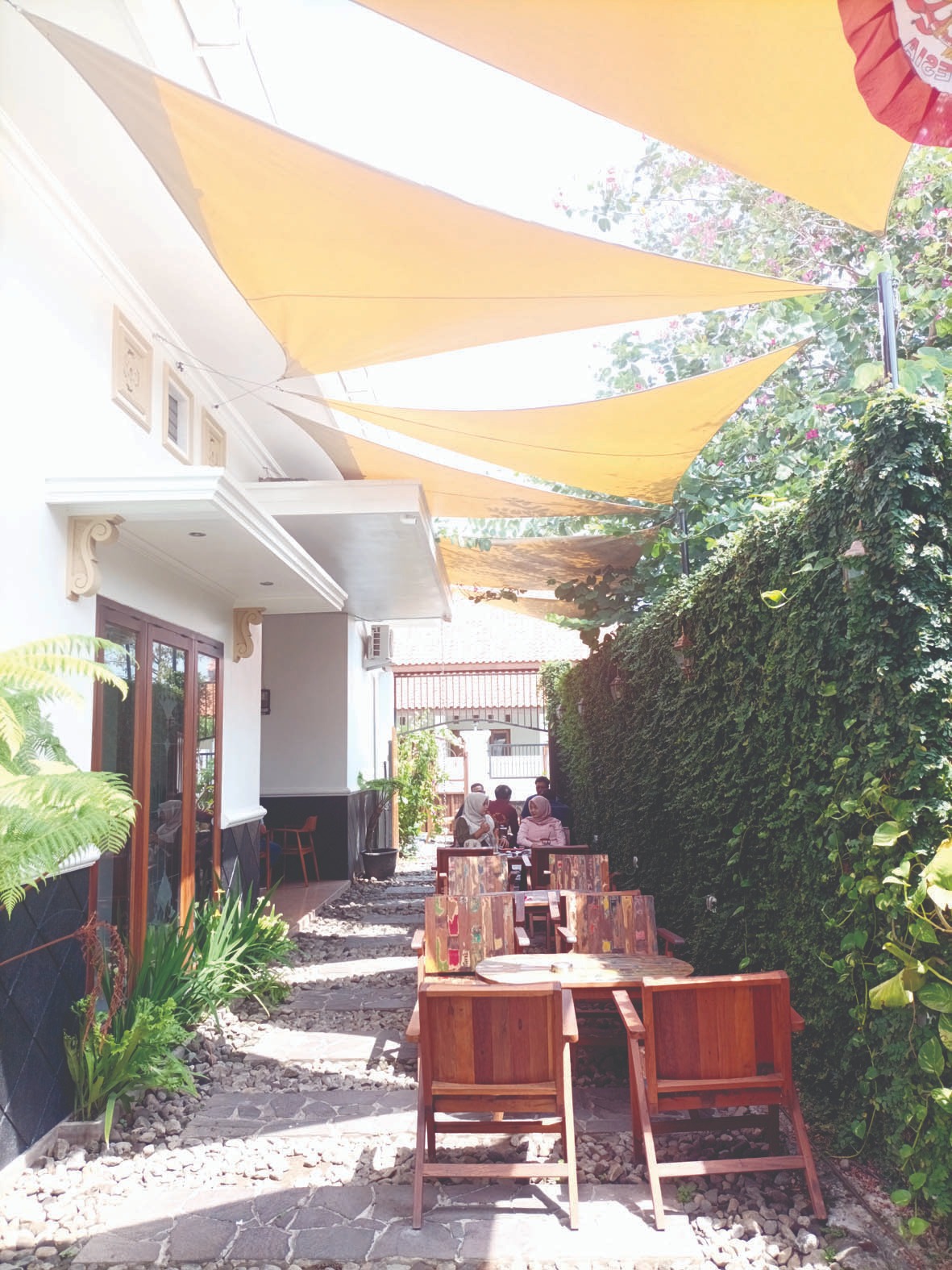 SANTAI: Salah satu kafe yang rekomended di Kota Blitar untuk tempat nongkrong kawula muda.