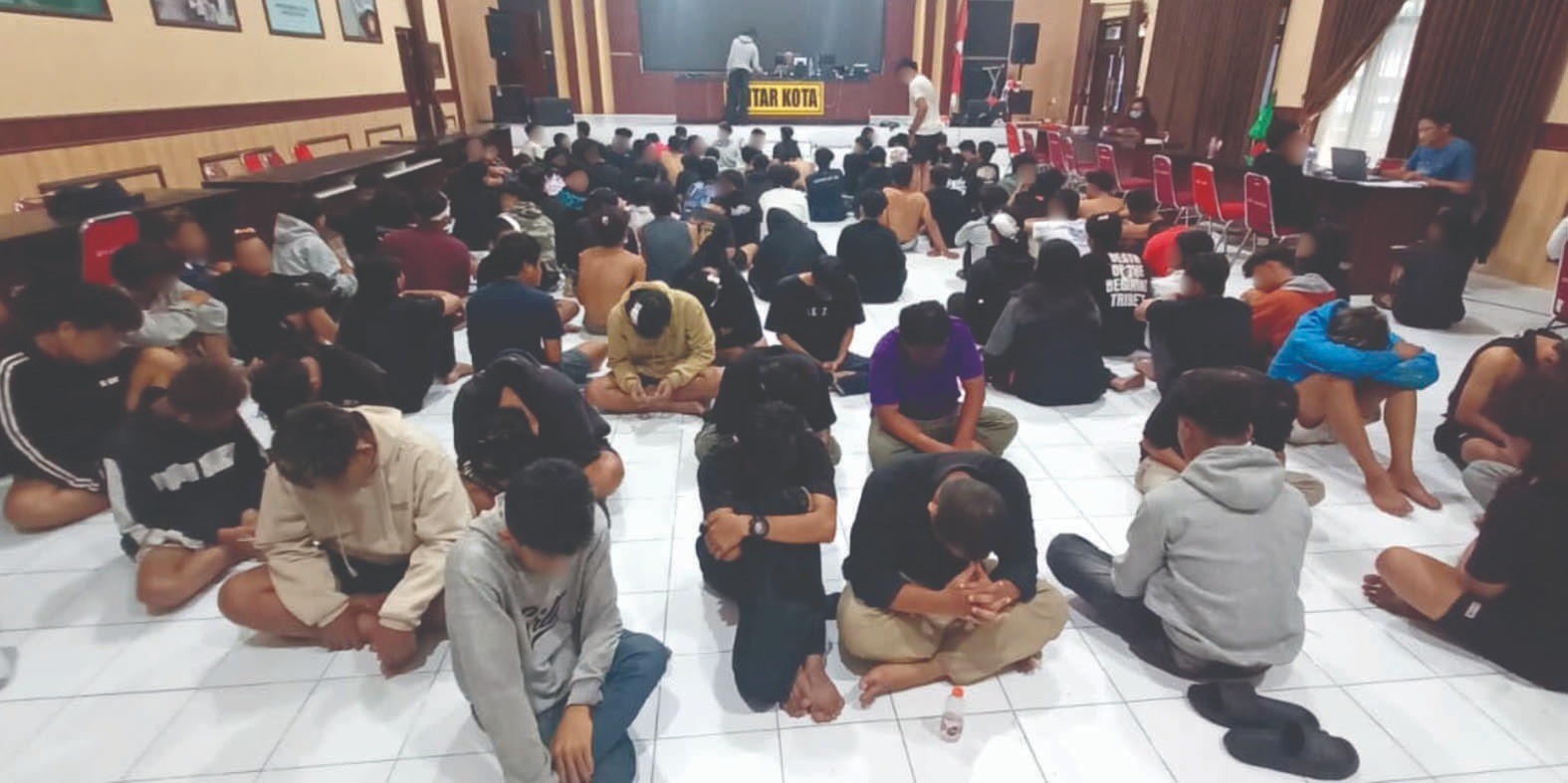 ⁠Ratusan Perusuh Diamankan, Kapolres Blitar Kota Sebut Mayoritas dalam Pengaruh Alkohol dan Warga Luar Blitar