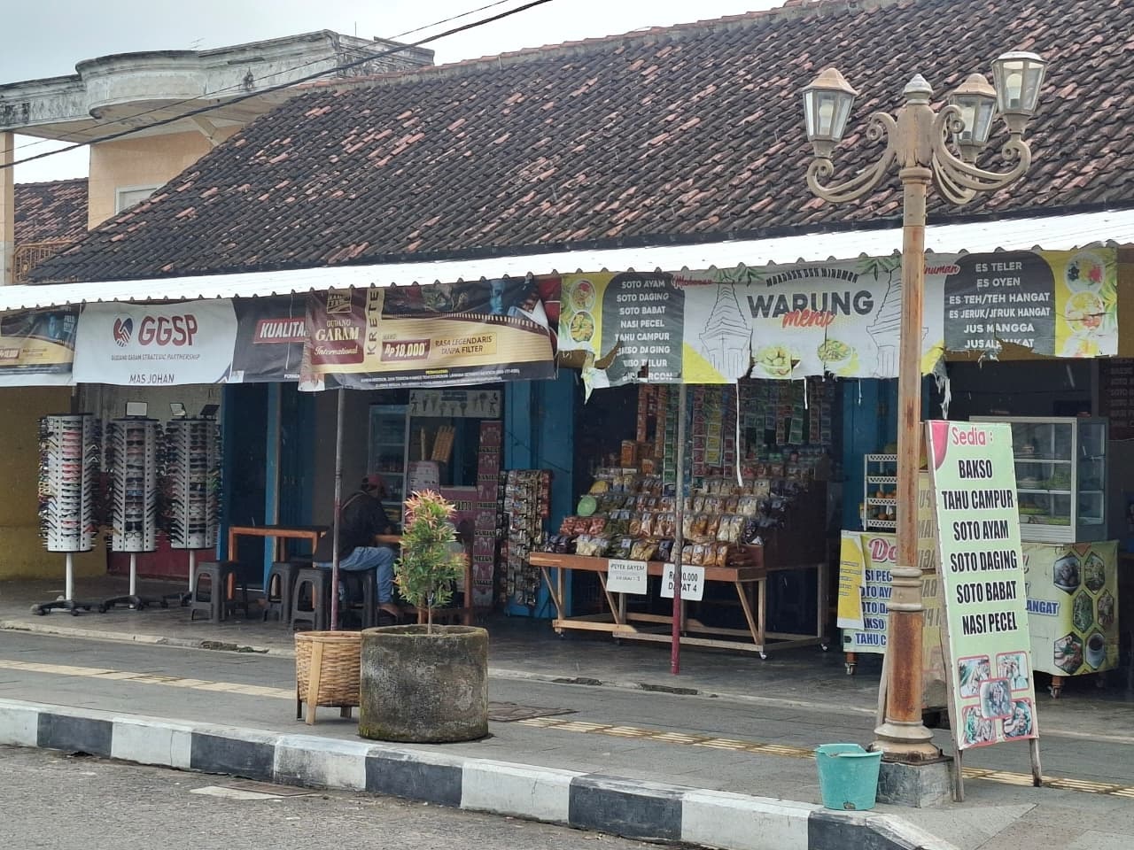 LENGANG: Kondisi sepinya pengunjung di kawasan Candi Penataran, Kecamatan Nglegok, Kabupaten Blitar.
