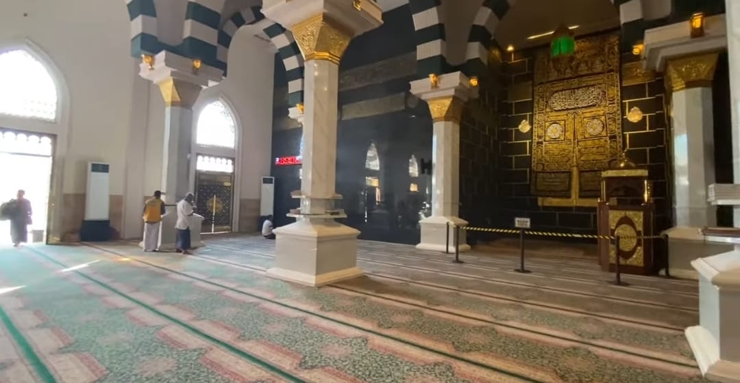 Fasilitas Lengkap Masjid Ar-Rahman Blitar, dari Minuman Gratis hingga Karpet Turki
