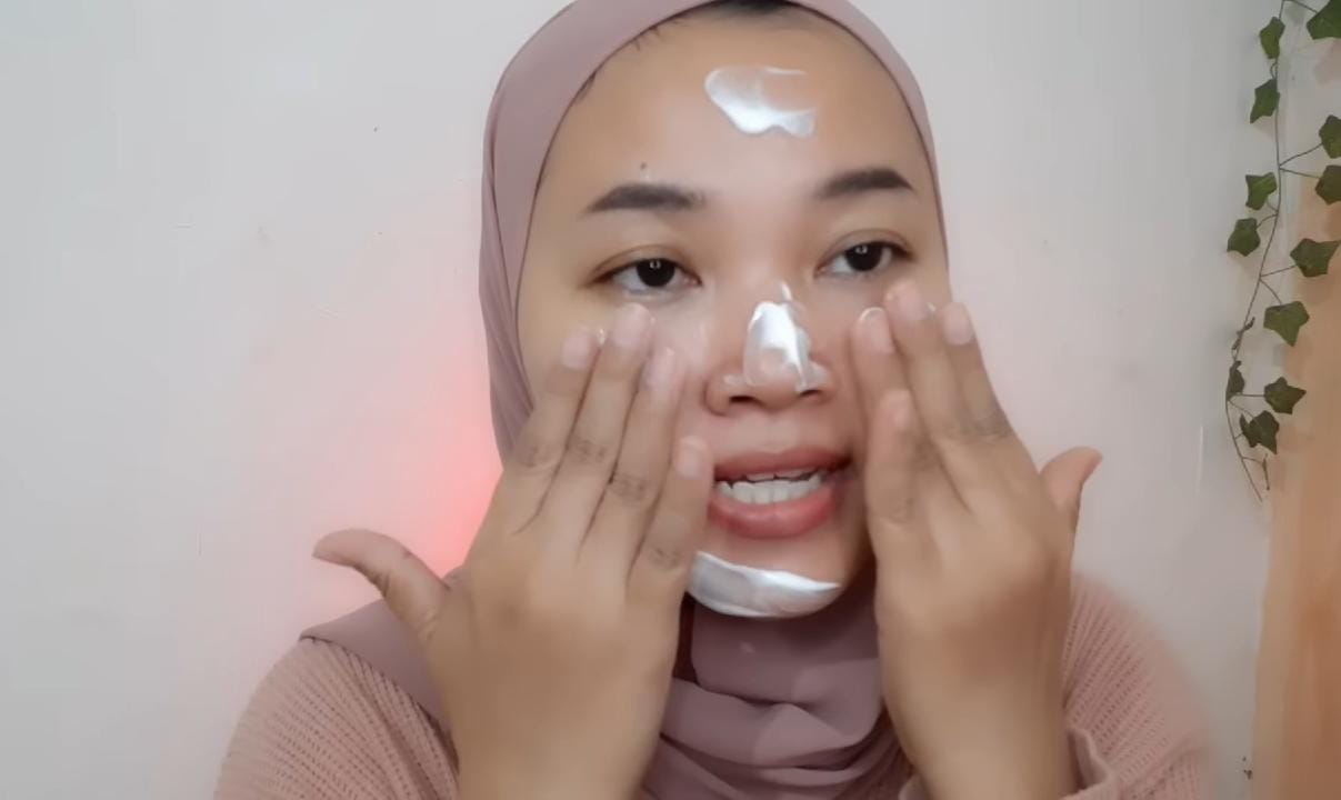Rahasia Wajah Glowing, Rutinitas Malam dengan Viva Micellar dan Air Mawar