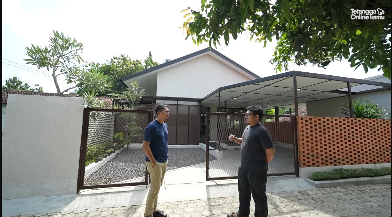 Rumah Rimbun di Cirebon Karya Studio Nadi, Hunian Tropis dengan Sentuhan Alam