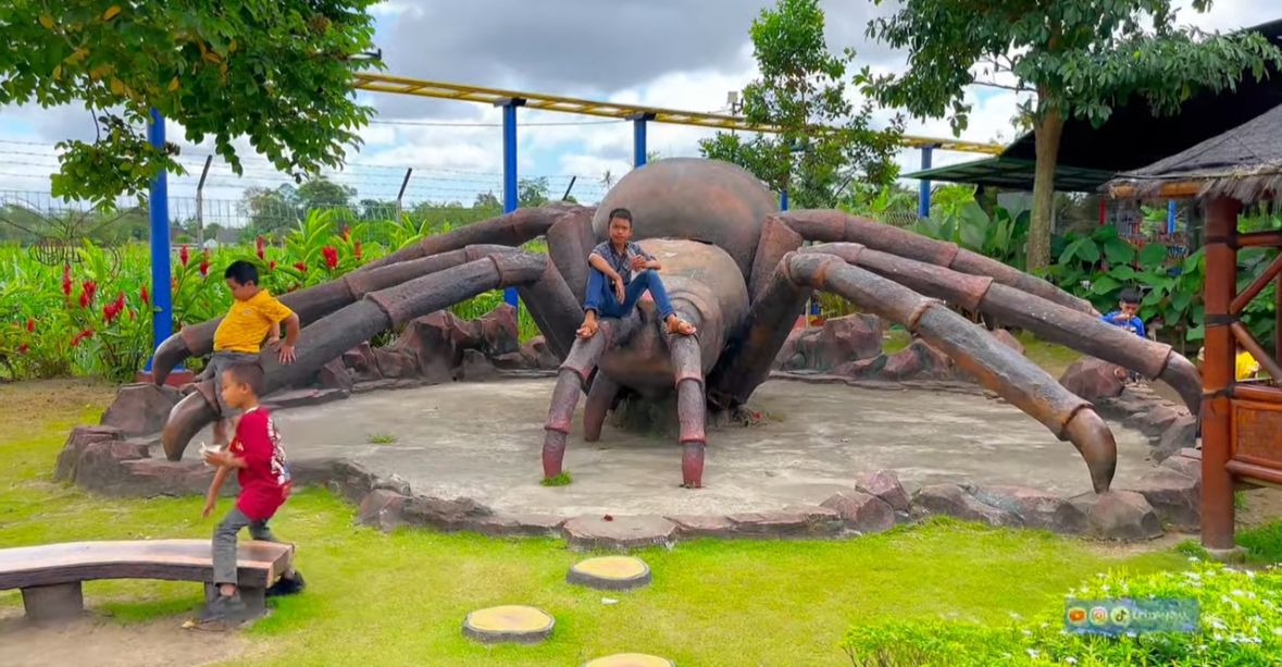 Spot Foto Instagramable dan Suasana Asri di Blitar Park Kota Blitar