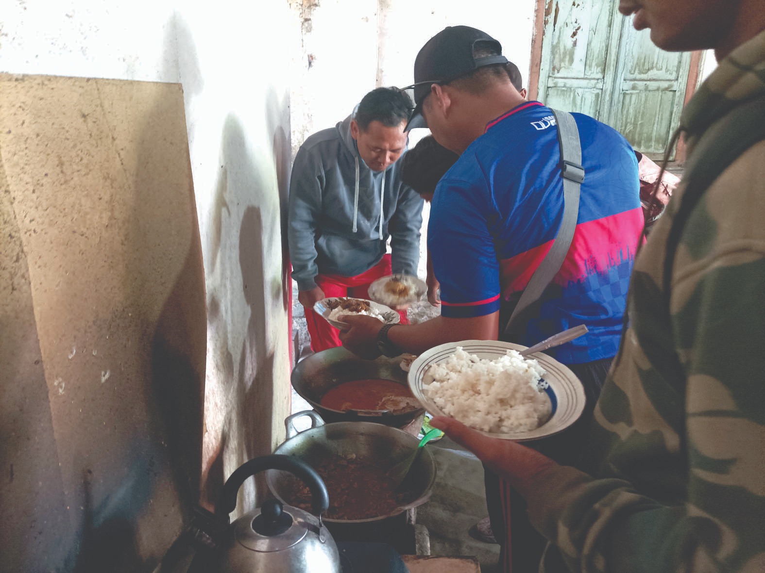 JADI JUJUKAN: Warung Mbok Sini yang hampir setiap hari selalu dipadati penikmat kuliner