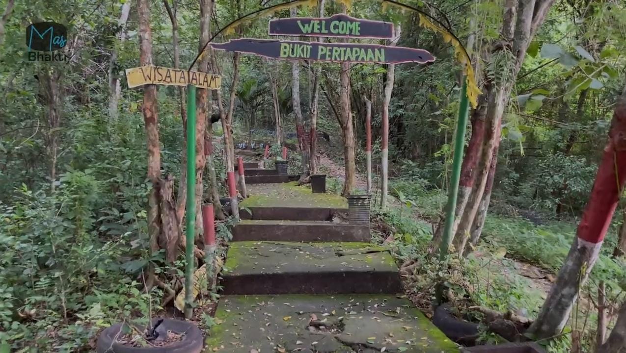 Cuma 10 Menit Jalan Kaki! Bukit Pertapaan Gunung Pegat, Wisata Dekat Kota Blitar