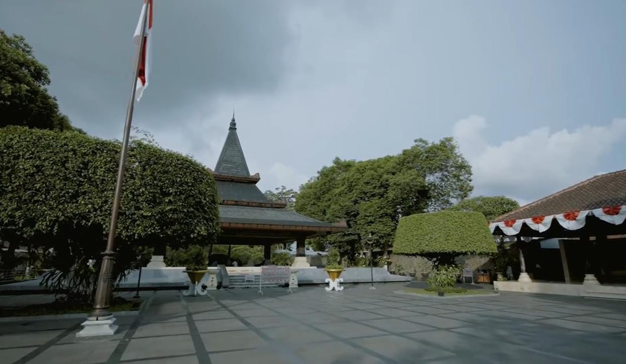 Misteri Astono Mulyo! Rahasia Arsitektur Jawa di Makam Bung Karno yang Jarang Dibongkar
