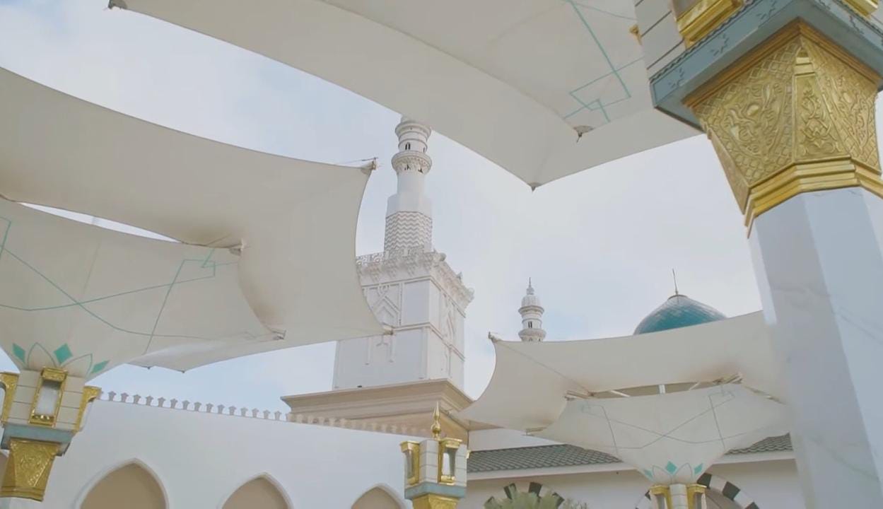 Heboh! Masjid Ar-Rahman Blitar Mirip Nabawi, Bikin Wisatawan Serasa di Madinah