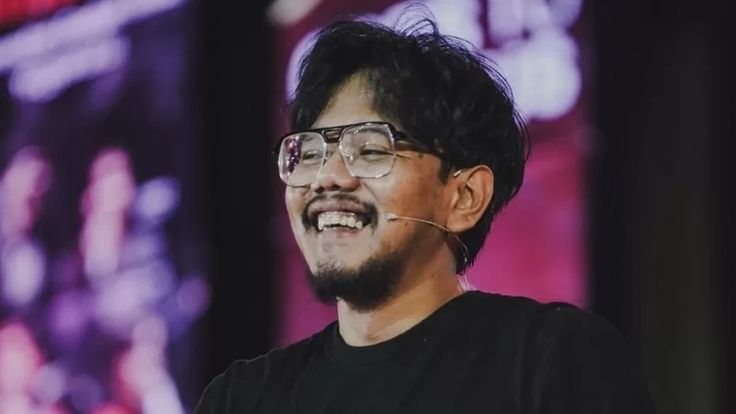 Feri mengajak masyarakat untuk terus mempertahankan kehidupan, apa pun kesulitannya.