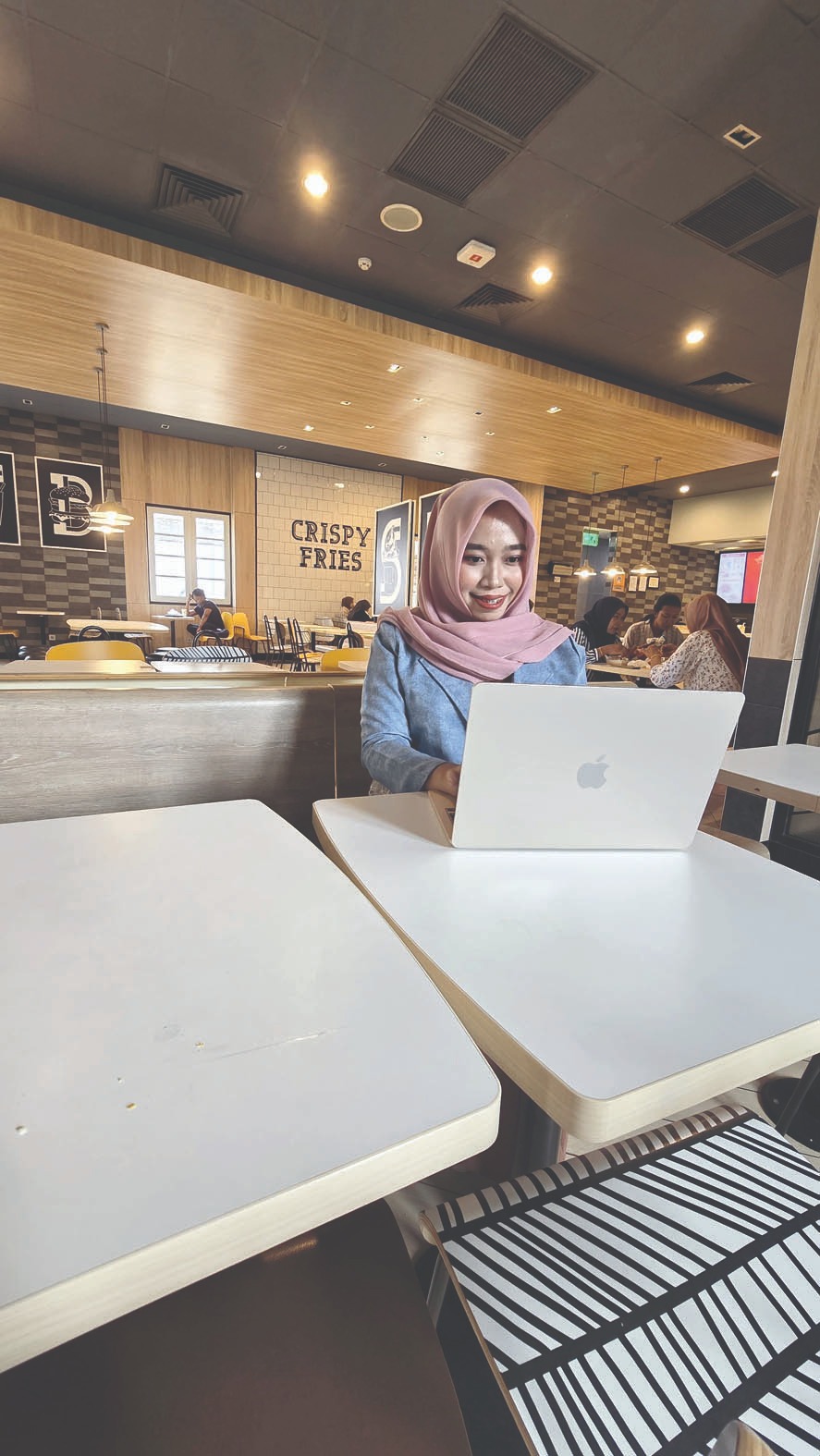 ⁠Dosen Muda di Blitar Ini Punya Gairah Menulis Antologi: Saya Ingin Telurkan Novel yang Bisa Mengispirasi