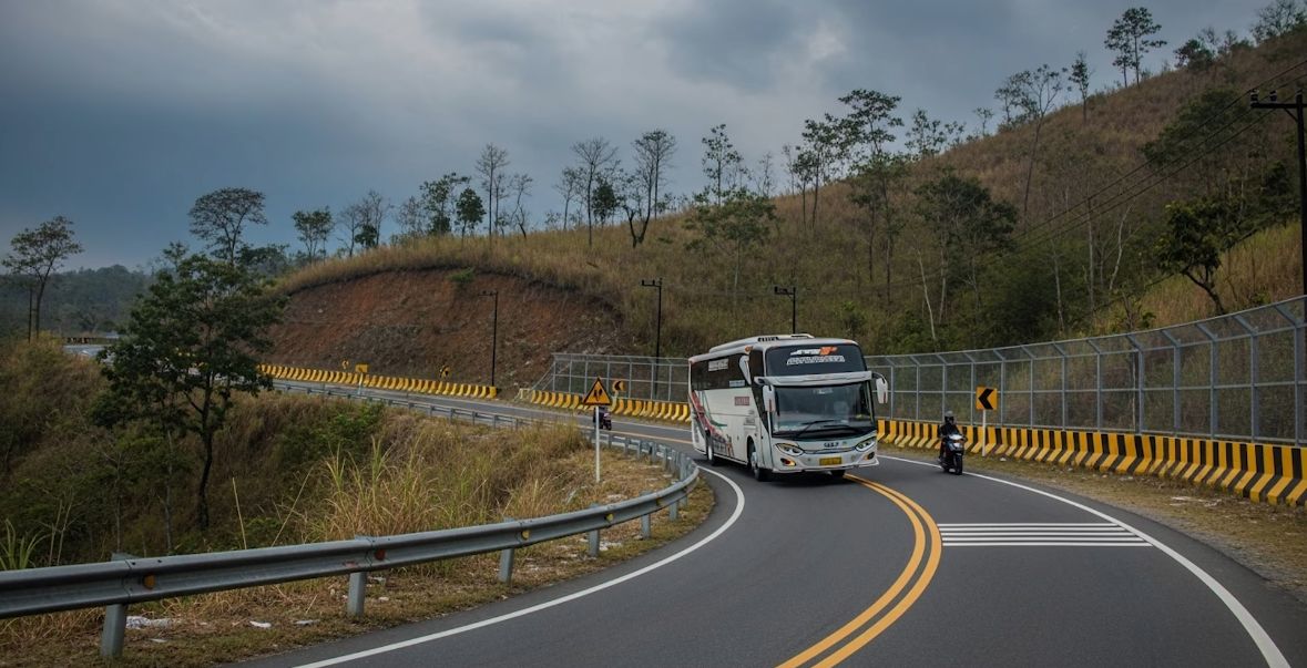 Tragedi Bus Wisata Paiton dan Misteri Arwah Gentayangan di Jalur Tengkorak
