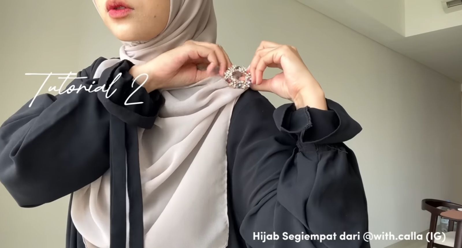 8 Tutorial Hijab Segi Empat Simpel Tanpa Banyak Jarum, Praktis untuk Lebaran